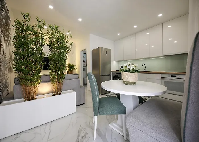 Dina House Avo Mariana *